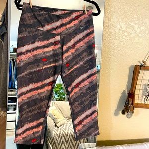 Womens Nike cropped workout pants size medium